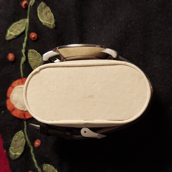 Vintage Accutime Classic Quartz Watch - Picture 3 of 9